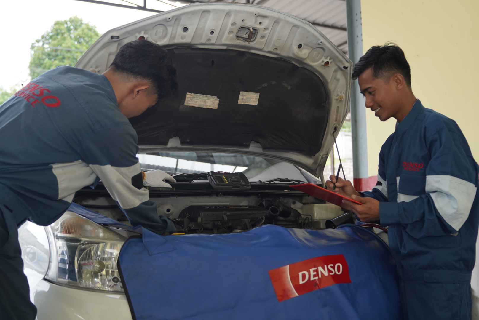 Proses Service AC Mobil - Langkah 2