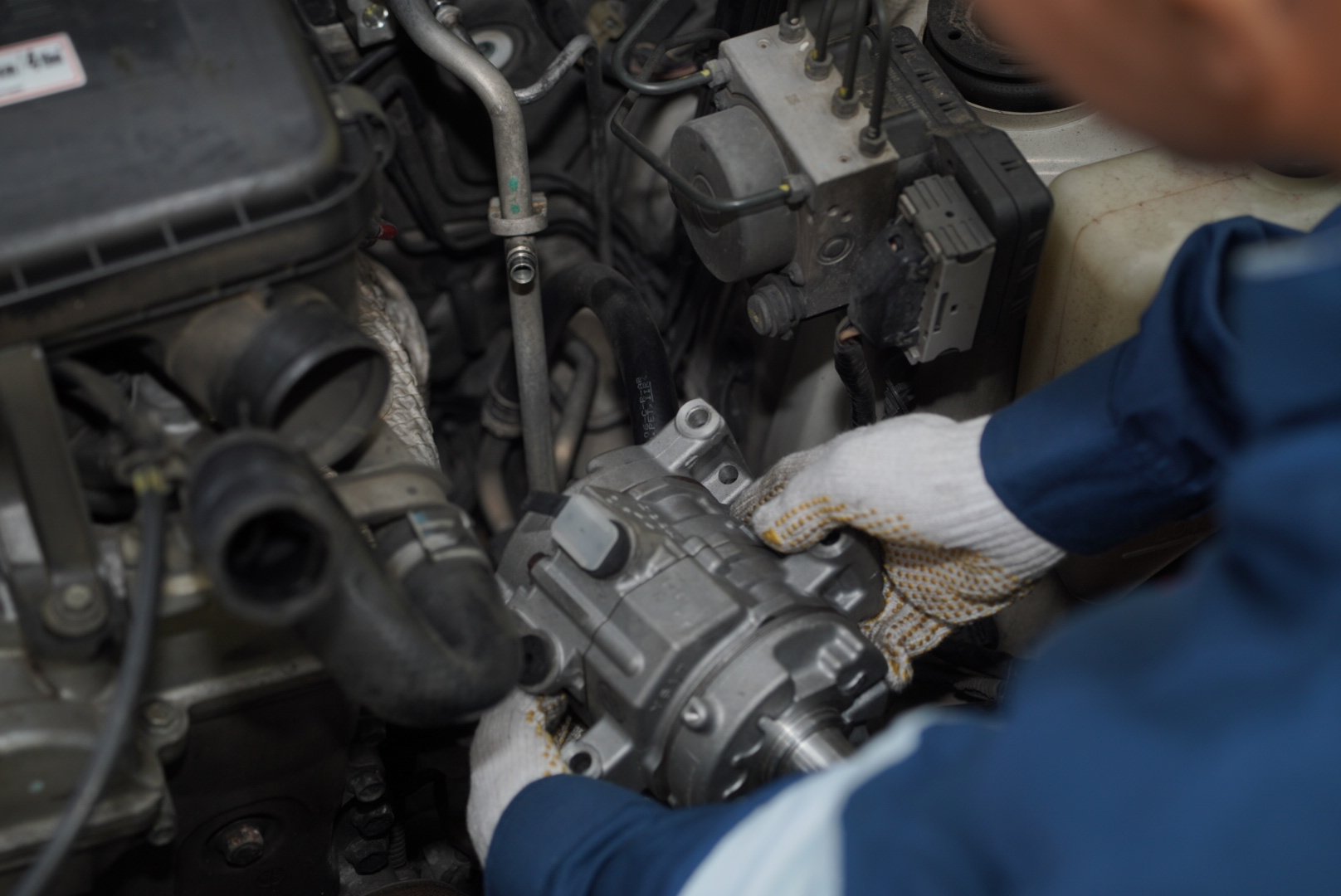 Proses Service AC Mobil - Langkah 3